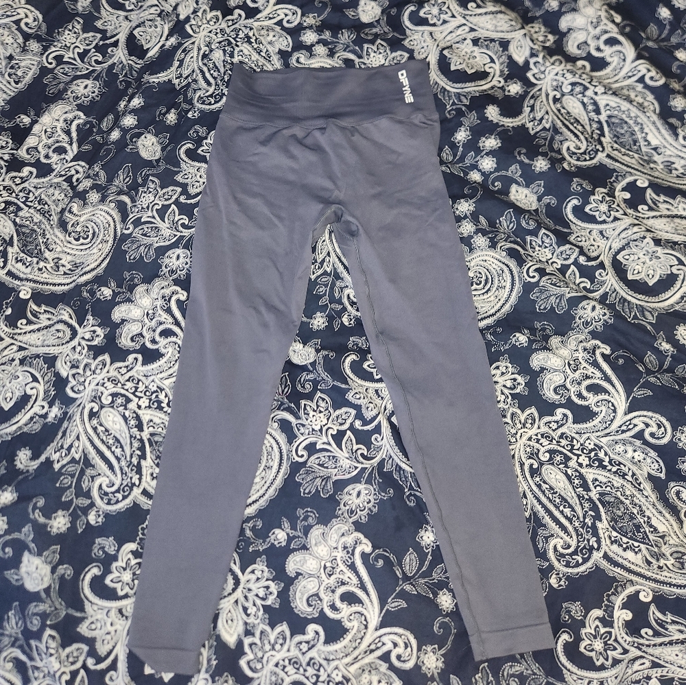 SOLD Dfyne Dynamic Leggings